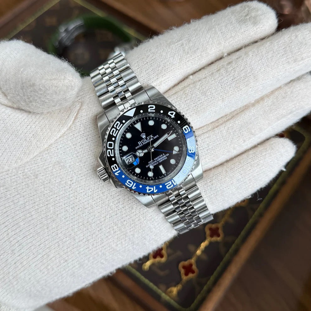 GMT-Master II "Batgirl" Oystersteel - Black Dial Blue & Black Bezel Jubilee