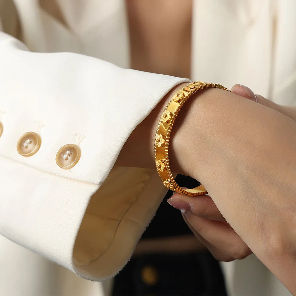 GlamAura 8-Piece Rhinestone Bracelet Set